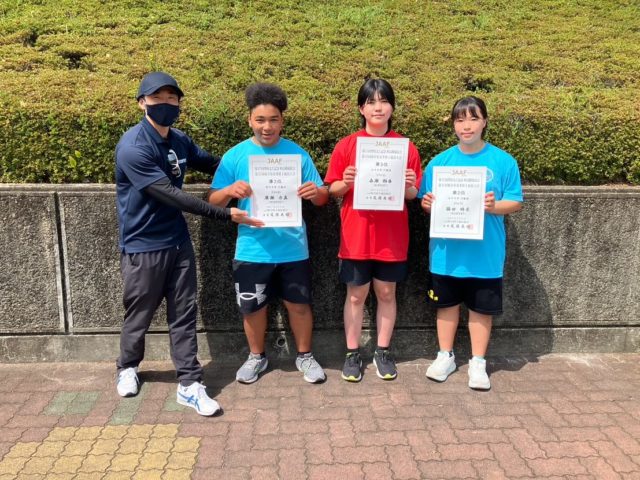 本日、岐阜メモリアルセンターにて【澤田記念棒高跳び競技会・春季陸上】が開催されました。

投てき種目からは円盤投げに、リクスパート所属の男子1名・女子2名、他団体所属の男子2名・女子1名が出場しました。

男子では2年生選手が昨年のベストを5m更新し、見事2位入賞。
女子では3年生がセカンドベストで2位入賞、2年生も自己ベストを更新し3位入賞を果たしました。

今大会で得た手応えを次につなげ、さらなるレベルアップを目指して取り組んでいきます。
今後も応援よろしくお願いします！

@rix_pert 
#リクスパート
#陸上クラブ
#円盤投げ
#岐阜陸上競技
#メモリアルセンター
#澤田記念棒高跳び競技会
#春季陸上