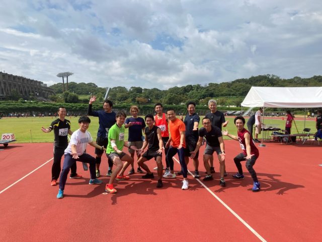 全日本マスターズ陸上競技大会1日目、M40やり投げに出場しました。
結果は昨年よりは良かったものの、5位でした。
雨は降らなかったものの風が気になりましたね。

来年はM45になりますので、またよろしくお願いします！
大会でまたお会いできるのを楽しみにしています。

お疲れ様でした。写真もありがとうございました！
今年も昨年と同じ「すしざんまい」で記念撮影しました！

明日は円盤投げがありますので、こちらも頑張ります！

@rix_pert 
@tanahashi_h 
#全日本マスターズ陸上
#円盤投げ
#やり投げ
#福岡マスターズ陸上