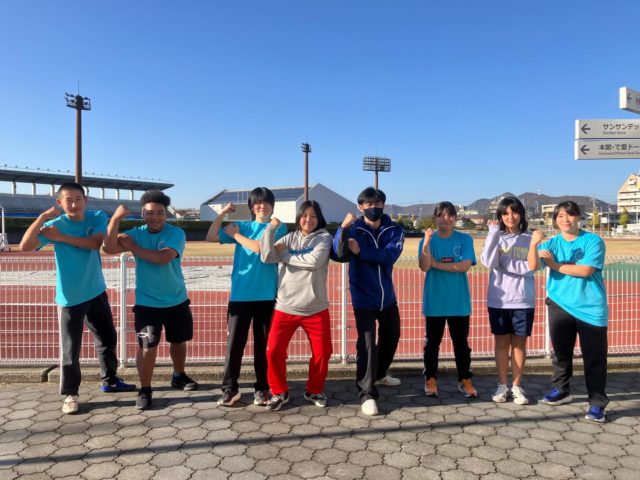 距離記録会 兼 都道府県対抗駅伝選考会 兼 強化記録会
リクスパートから4名、他団体から1名が出場しました。

【男子円盤投げ】
	•	2年生：インフルエンザ明けながらも自己ベスト更新。
	•	もう1人の2年生：フォーム改良後の試し投げでまずまずの記録。

【女子円盤投げ】
	•	1年生：自己ベスト更新。
	•	2年生：自己ベスト更新。
	•	3年生：自己ベストには届かないものの、中学女子岐阜県歴代3位の好記録。

【女子ハンマー投げ】
	•	2、3年生ともに自己ベスト更新。

寒い中でも選手たちはしっかり結果を残しました。
選手のみなさん、お疲れさまでした！

来年に向けて
今年はそれぞれが着実に成長した一年でした。
この冬で力を積み上げ、来シーズンはさらに自己ベストを更新できるよう、基礎と技術を丁寧に磨いていきましょう。

@rix_pert 
#円盤投げ
#ハンマー投げ
#陸上クラブ